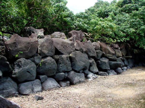 Nan Madol: Ceremonial Center of the Eastern Micronesia: Seawall of the islet of Lukopen Karian