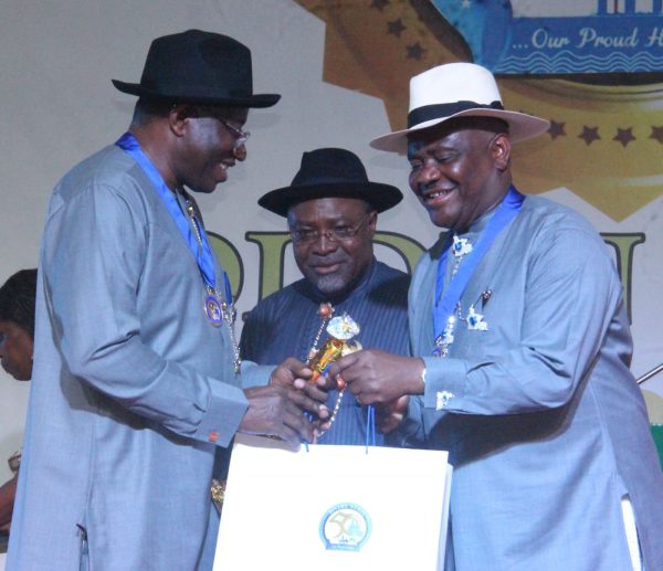 R-L Rivers State Governor, Nyesom Wike Presenting the Grand Service Star of Rivers State Award [GSSRS] to Dr Goodluck Jonathan Ex Nigerian President with them is Dr Abiye Sekibo Former Transport Minister during the Rivers State Golden Jubilee Awards and houours Night Weekend in Port Harcourt. Photo: Nwankpa Chijioke