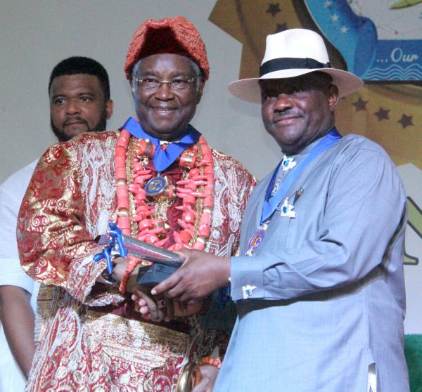 R-L Rivers State Governor, Nyesom Wike Presenting the Distinguish Service Star of Rivers State Award [DSSRS] to Alabo Tonye Graham-Douglas, Former Minister of Aviation during the Rivers State Golden Jubilee Awards and houours Night Weekend in Port Harcourt. Photo: Nwankpa Chijioke