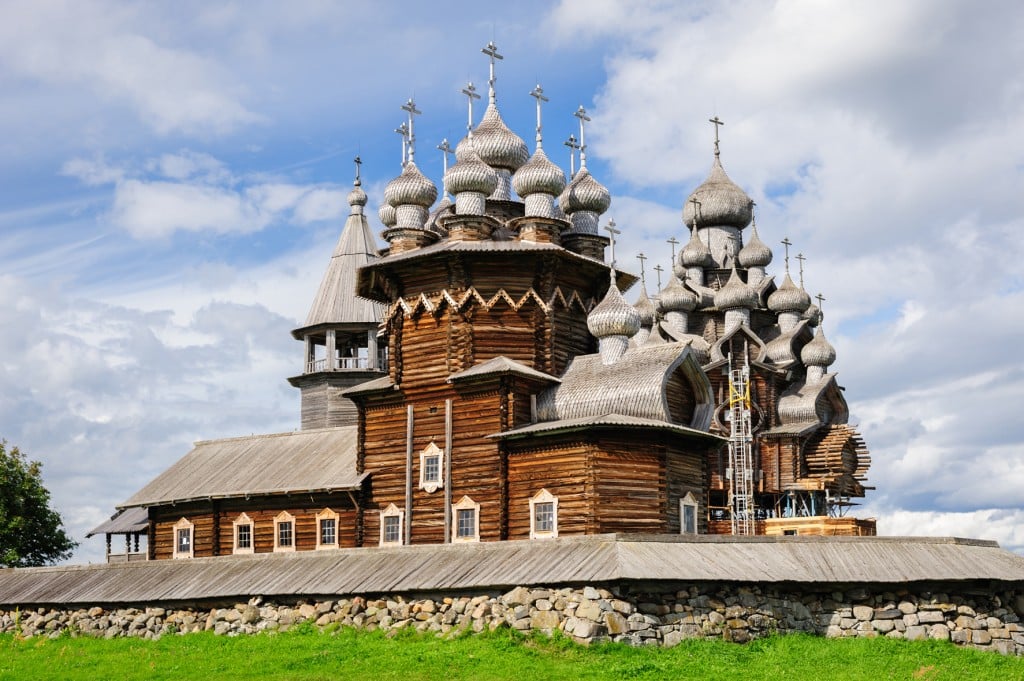 Church-of-Transfiguration-at-Kizhi-island-in-Russia