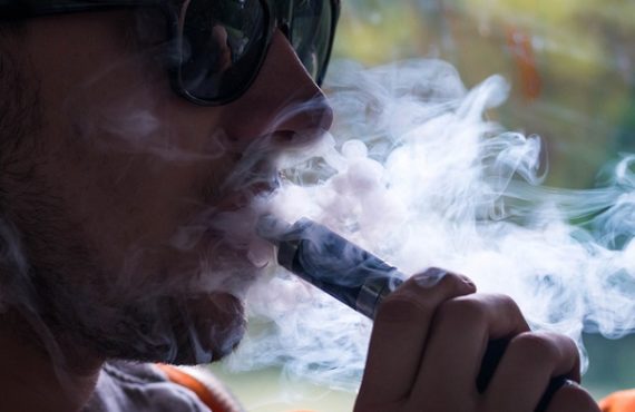 Medical experts link mysterious lung diseases to vaping