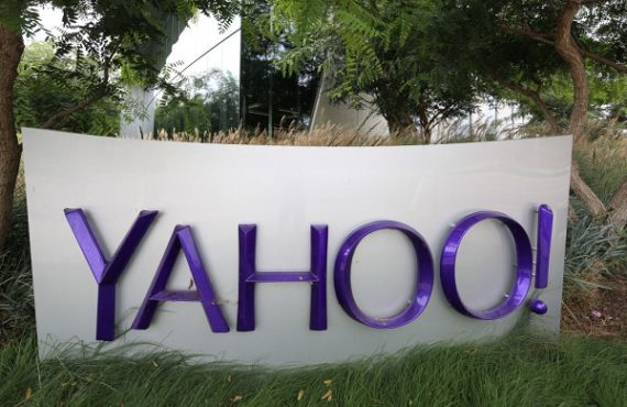 Yahoo experiences outage across its services