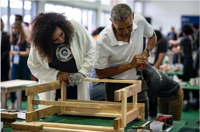 Barack, Michelle Obama construct furniture for Malaysian school children