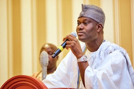 TRENDING VIDEO: Panic as ooni gets stuck in the elevator of a Lagos hotel