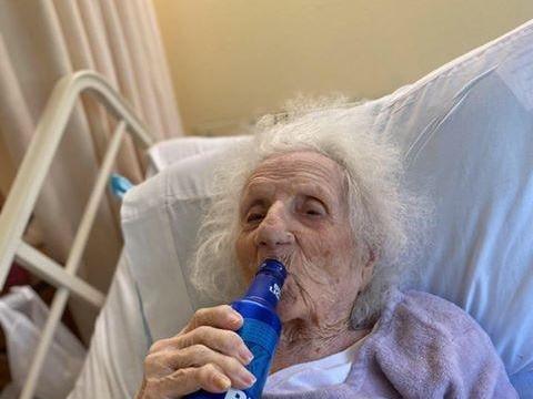 EXTRA: 103-year-old woman celebrates COVID-19 recovery with beer