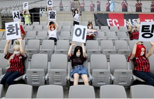 EXTRA: S'Korean football team apologises for using 'sex dolls' to fill stands