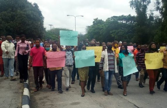 UNICAL lecturers protest unpaid allowances