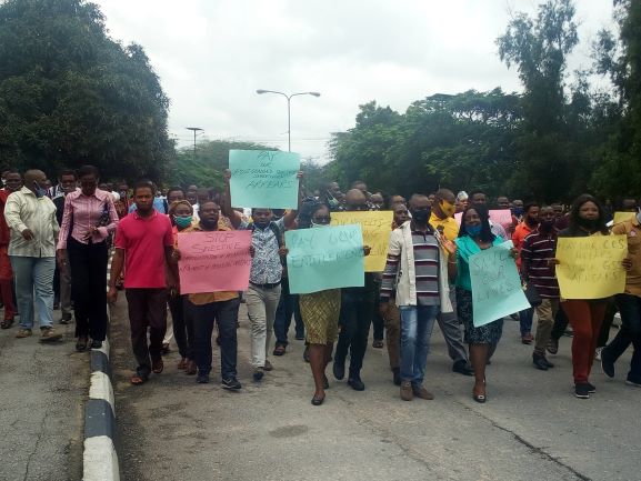 UNICAL lecturers protest unpaid allowances