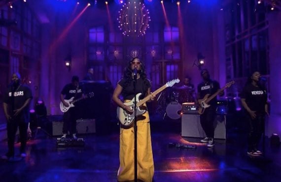 H.E.R shows support for #EndSARS protest during live show