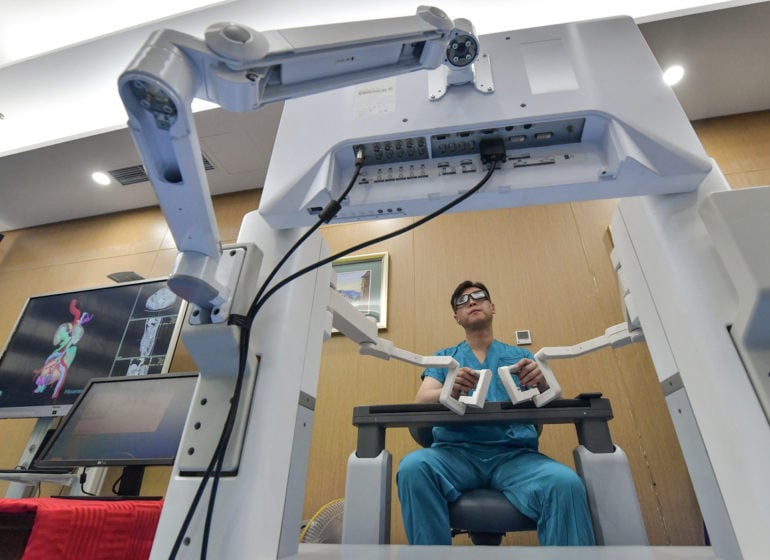 Chinese robot performs long-distance bladder surgery using 5G