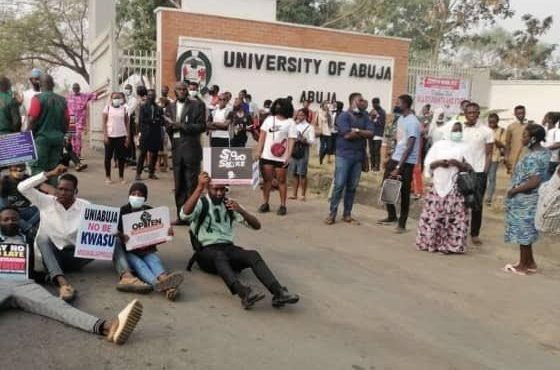Students protest tuition fee hike, portal closure in UNIABUJA