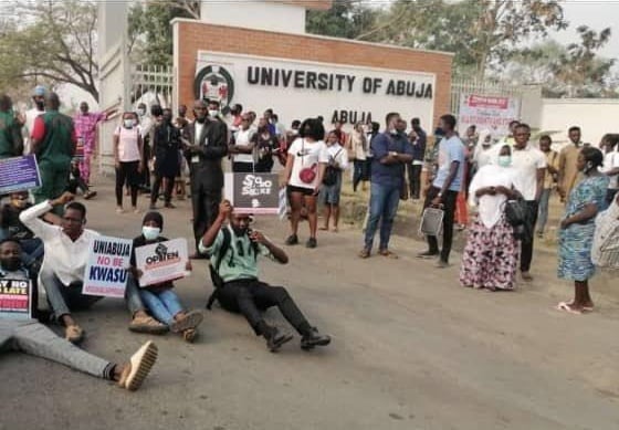 Students protest tuition fee hike, portal closure in UNIABUJA