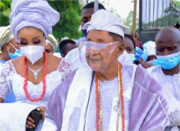 Twitter abuzz as Alaafin steps out with Chioma, his new wife