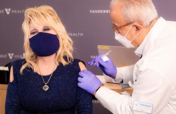 Dolly Parton sings 'Jolene' rewrite before getting COVID-19 vaccine