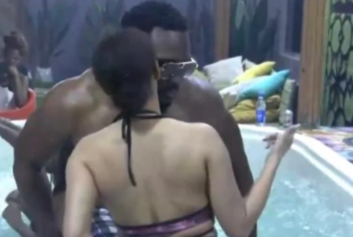 Did Maria kiss Pere after Friday's pool party?