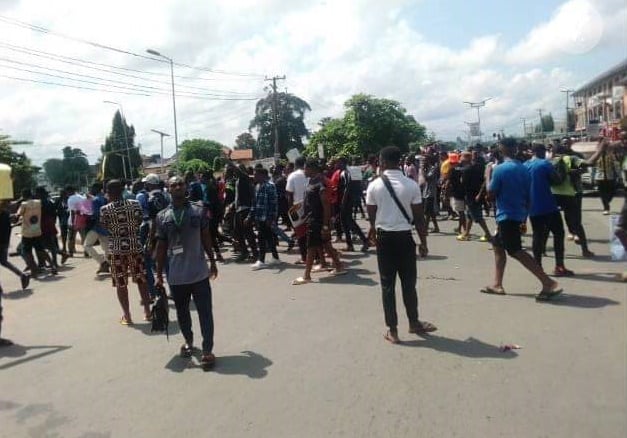 Abia varsity students protest over bad road as truck kills colleague