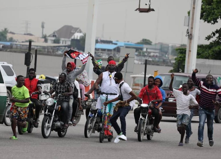 #EndSARSMemorial: Charly Boy turns up as CDQ urges protesters against face-off with police (video)