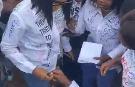 VIDEO: Lady discards boyfriend's ring in marriage proposal turndown