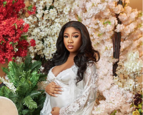Mo’Cheddah announces pregnancy with baby bump