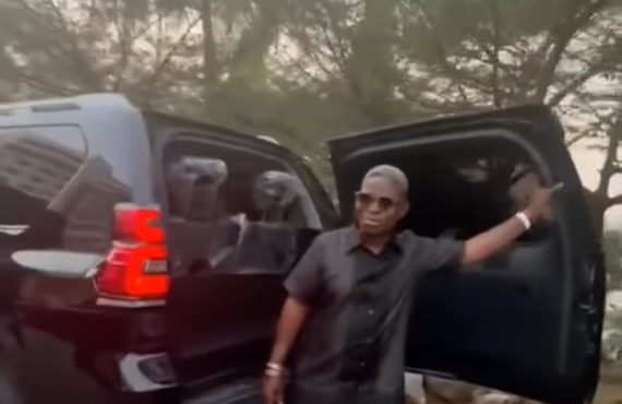 VIDEO: Wizkid 'surprises' manager with Toyota Prado
