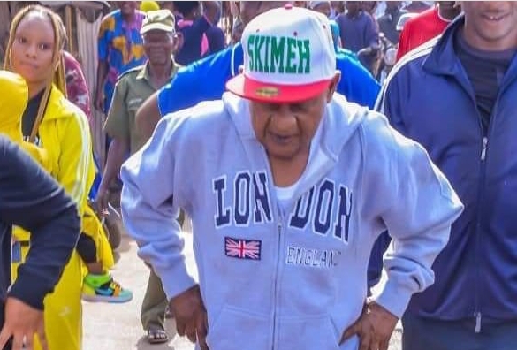 PHOTOS: Alaafin shows off workout skills at 83