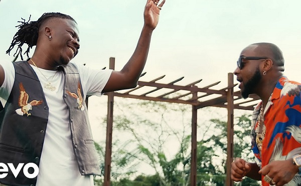 Stonebwoy apologises to Nigerians as he meets Davido in Ghana