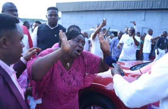 PHOTOS: Nollywood actresses in tears as pastor gifts them cars