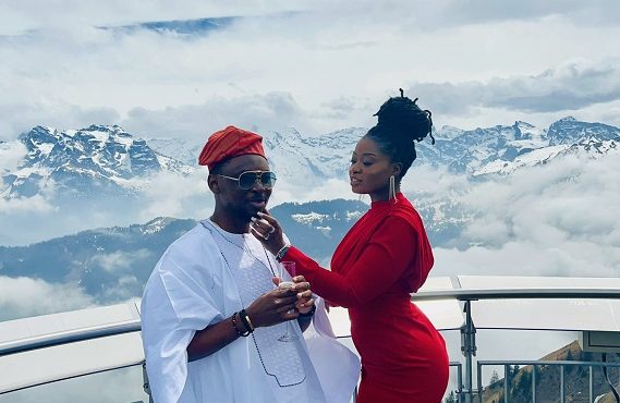 Omojuwa announces engagement to lover