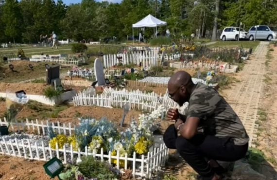 VIDEO: 2Baba visits Sound Sultan’s grave in the US