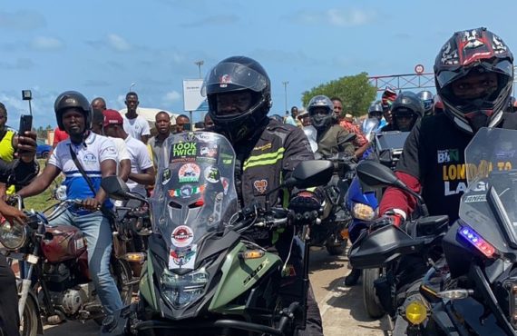 VIDEO: Nigerians throng Seme border to welcome London-Lagos biker