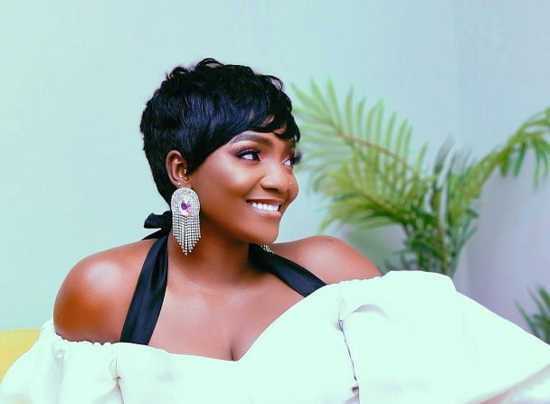 DOWNLOAD: Simi gushes over lover in 'Naked Wire'
