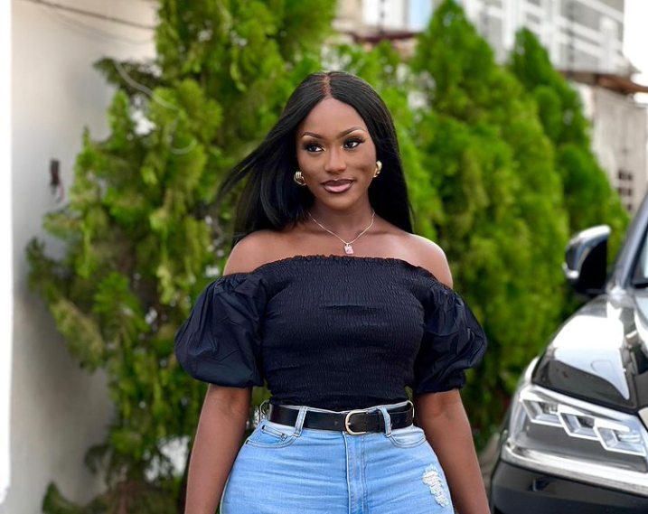 Tishli tayoqchada sakrash Men seksual ayolni xohlayman