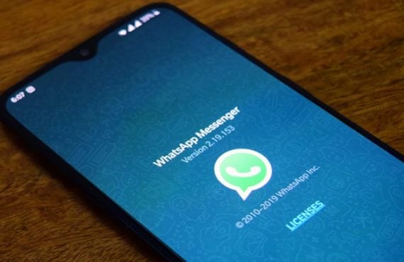 Billions stranded as WhatsApp goes down