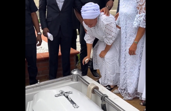 VIDEO: Tears as Sammie Okposo is buried in Lagos