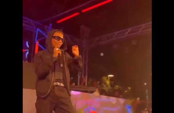 VIDEO: Wizkid thrills guests at Tony Elumelu's Christmas party