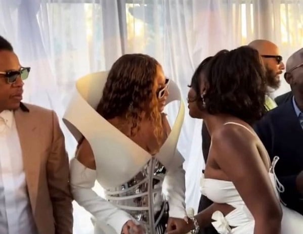 VIDEO: Tems hangs out with Beyonce, Jay-Z ahead of Grammy Awards