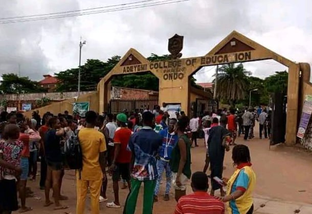 Ondo college students protest lack of water, electricity on campus