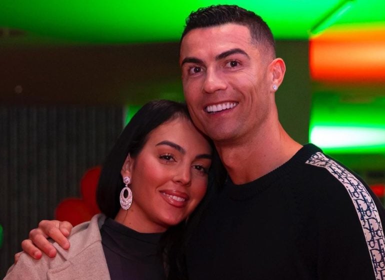 Report: Ronaldo to pay girlfriend £86k monthly if they ever split