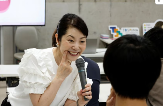 EXTRA: Japanese pay $55 to ‘learn how to smile’