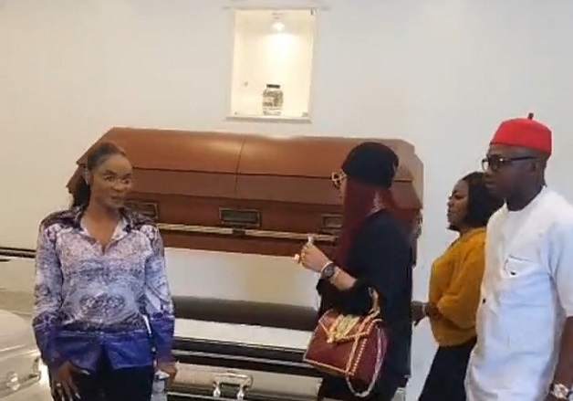 Iyabo Ojo, Tonto Dikeh get 'free casket' during shopping for Mohbad's burial