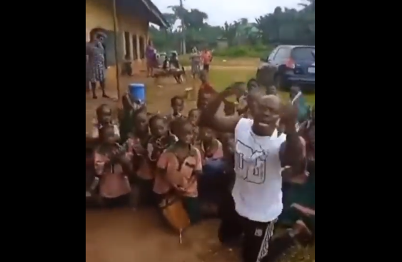 Pupils kneel to beg Edo government over ‘deplorable school condition’