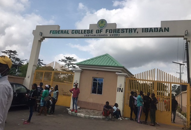 Ibadan college shut as EFCC operatives, students clash