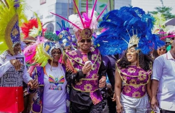 PHOTOS: Glitz, colours as Bassey Otu joins participants at Calabar carnival