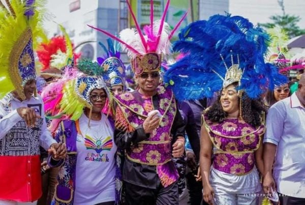 PHOTOS: Glitz, colours as Bassey Otu joins participants at Calabar carnival