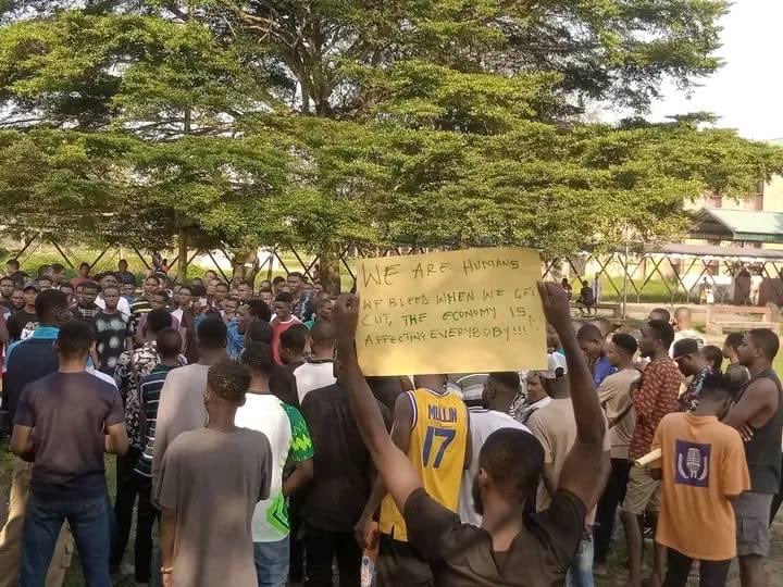 VIDEO: UNICAL students protest fee hike