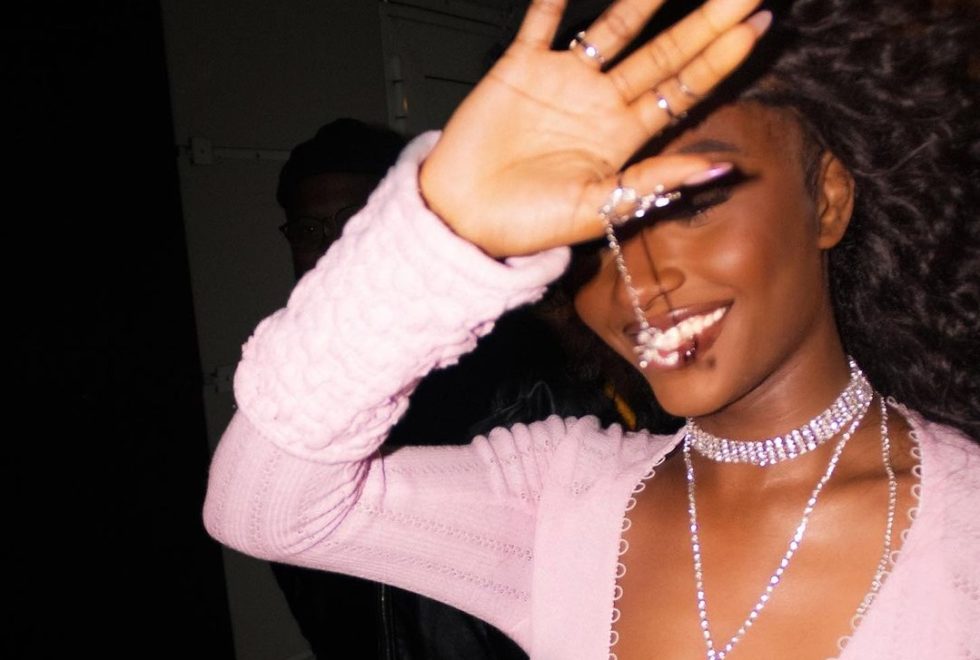 Ayra Starr has apologised to King Sunny Ade, the legendary singer, for allegedly disrespecting him at an event.