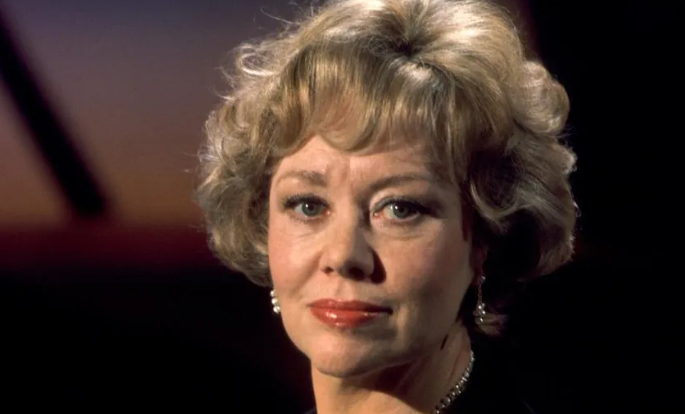 'Mary Poppins' actress Glynis Johns dies at 100