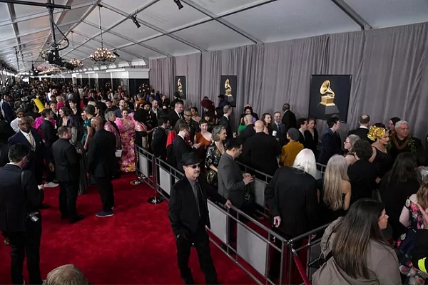 PHOTOS: Glitz and glamour on Grammys red carpet