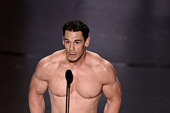 EXTRA: John Cena appears nude at Oscar Awards