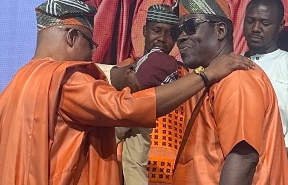 Yinka Quadri, Ogogo ‘hug it out’ after feuding for years